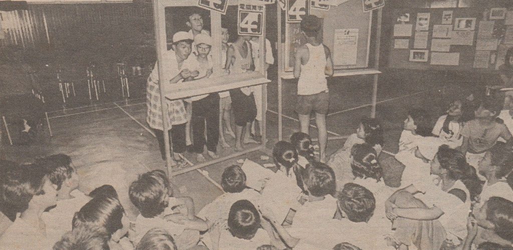 Performance of Zam Zam dan Peminjam Wang in Dewan Bahasa dan Pustaka (1991)
Source: The Malay Mail
